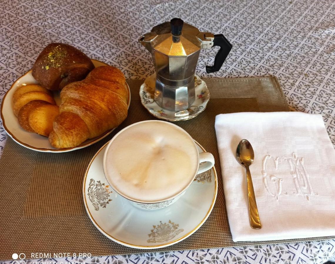 D'Or Duble' Bed And Breakfast Carignano  Buitenkant foto